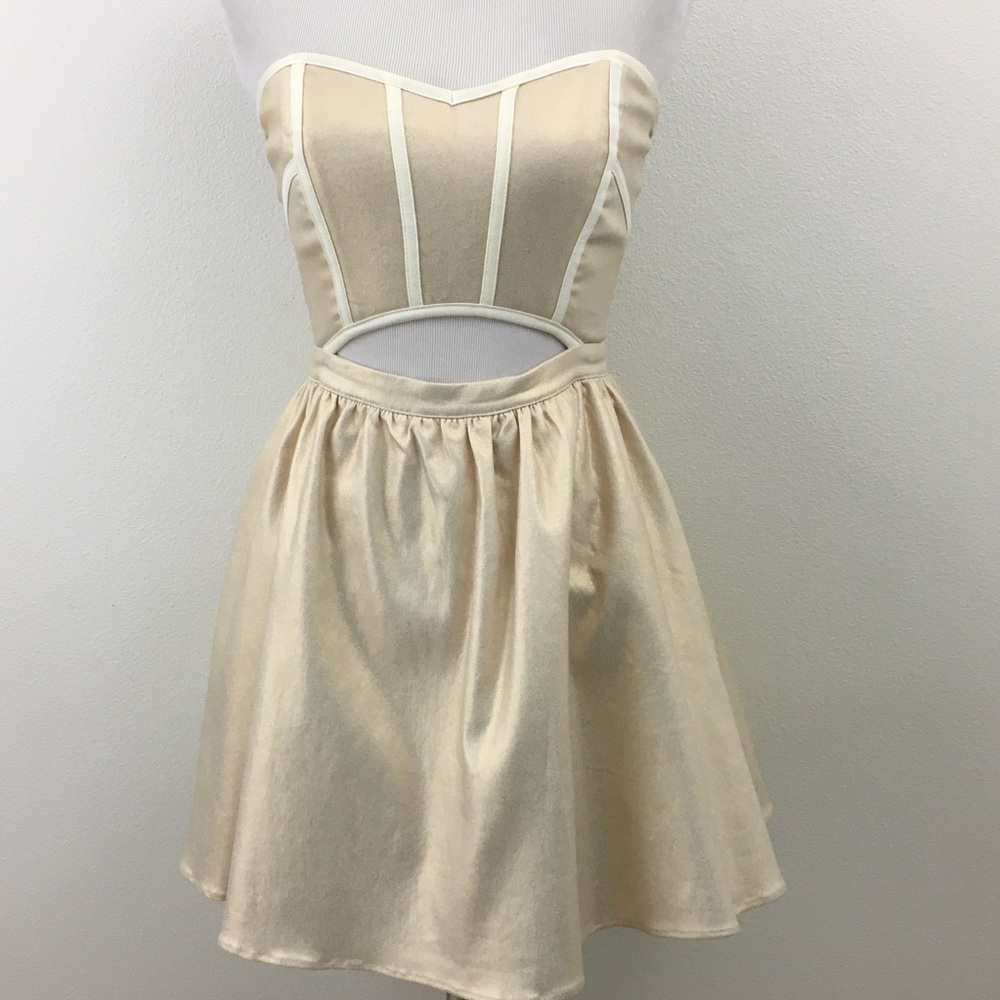 Zio | Strapless Babydoll Neckline Dress